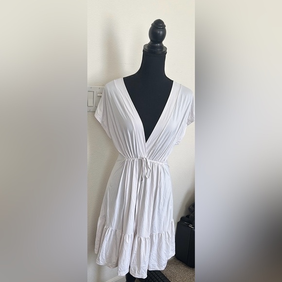 sol e engeria Dresses & Skirts - Sol e Energia White Dress
Length 34.5”
Ptp 19”